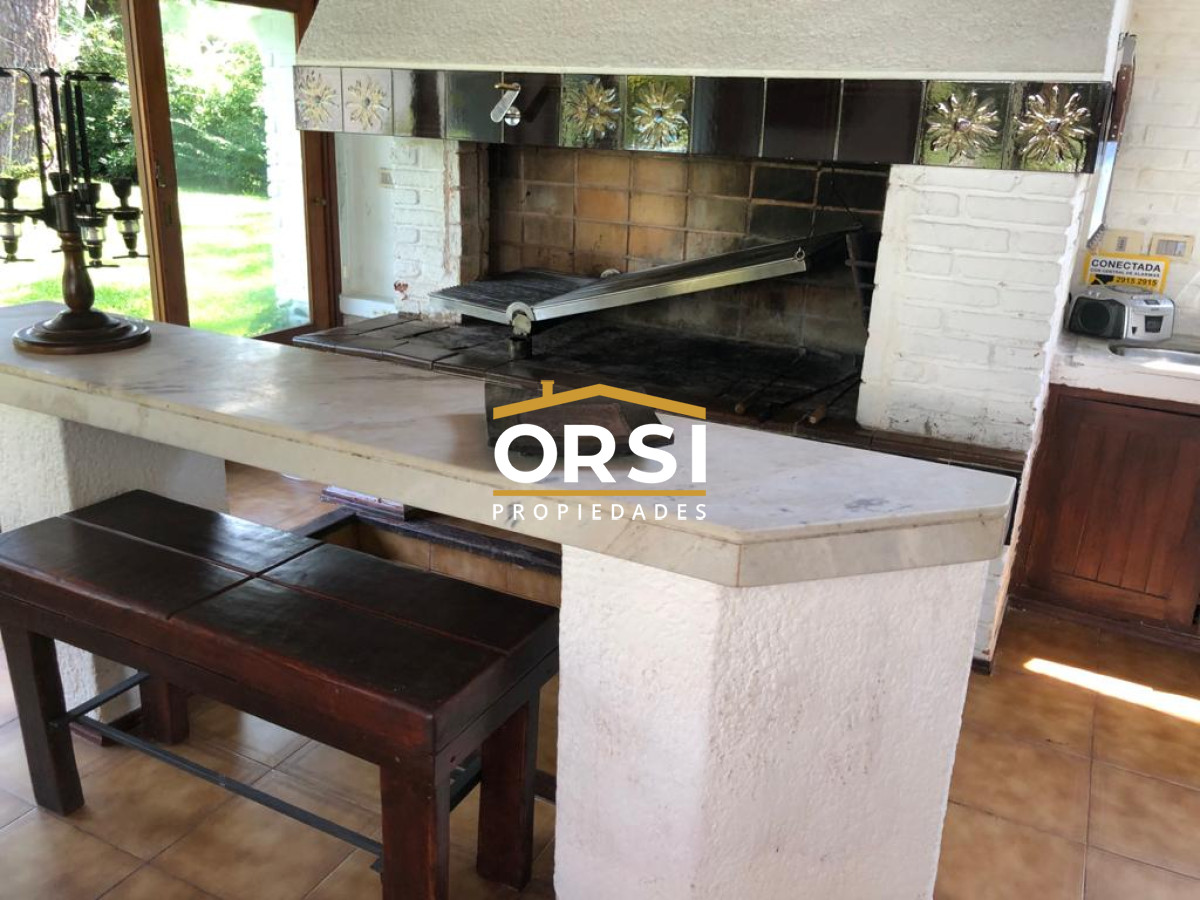 Casa ID.98 - Muy buena propiedad en venta, 5 dormitorios en barrio Cantegril, Punta del Este 