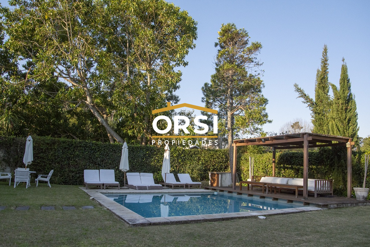 Casa ID.94 - Casa a la venta en playa mansa Punta Del Este, gran tamaño ubicada en zona privilegiada.