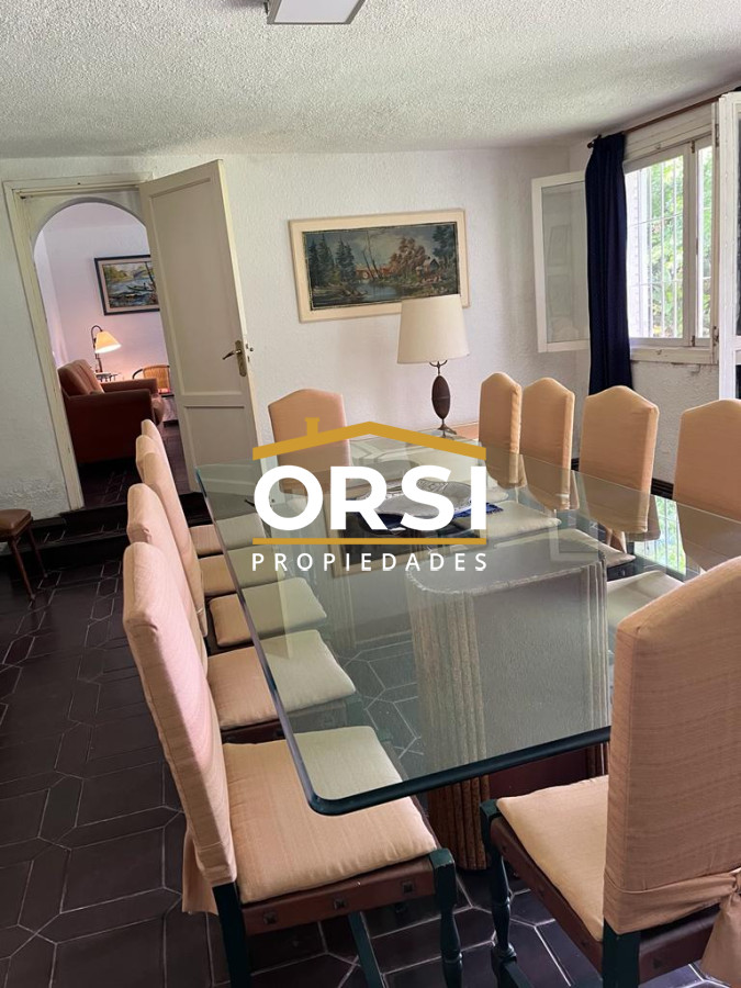 Casa ID.96 - Gran casa estilo tradicional de 4 dormitorios en venta en Playa Mansa