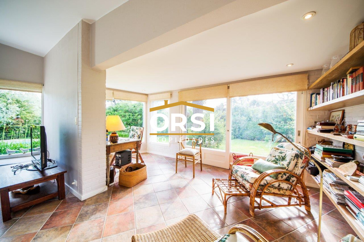 Casa ID.97 - Vende casa en excelente zona, de 5 dormitorios en Brava Punta del Este 
