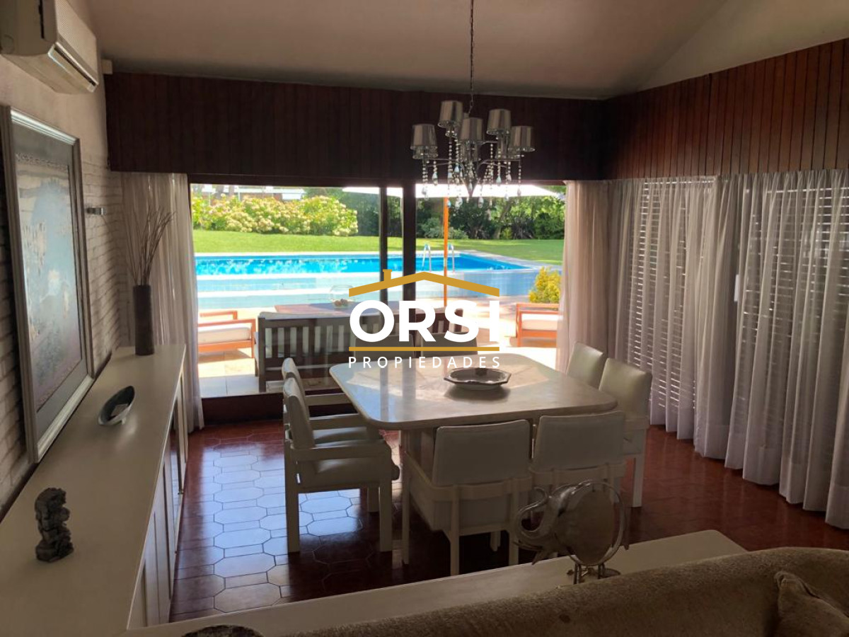 Casa ID.98 - Muy buena propiedad en venta, 5 dormitorios en barrio Cantegril, Punta del Este 
