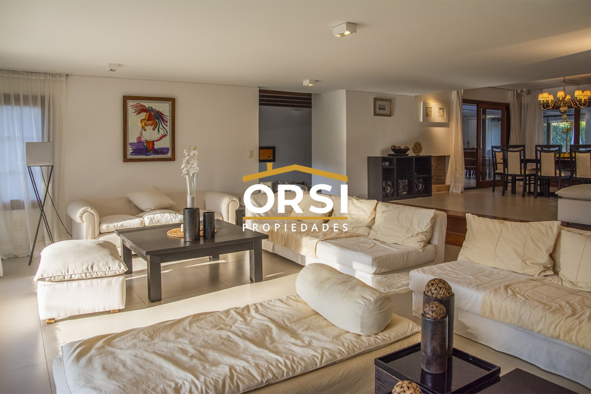 Casa ID.94 - Casa a la venta en playa mansa Punta Del Este, gran tamaño ubicada en zona privilegiada.