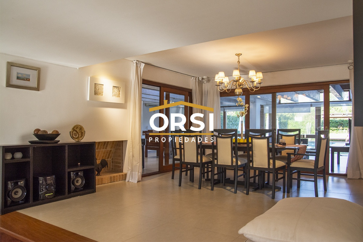 Casa ID.94 - Casa a la venta en playa mansa Punta Del Este, gran tamaño ubicada en zona privilegiada.