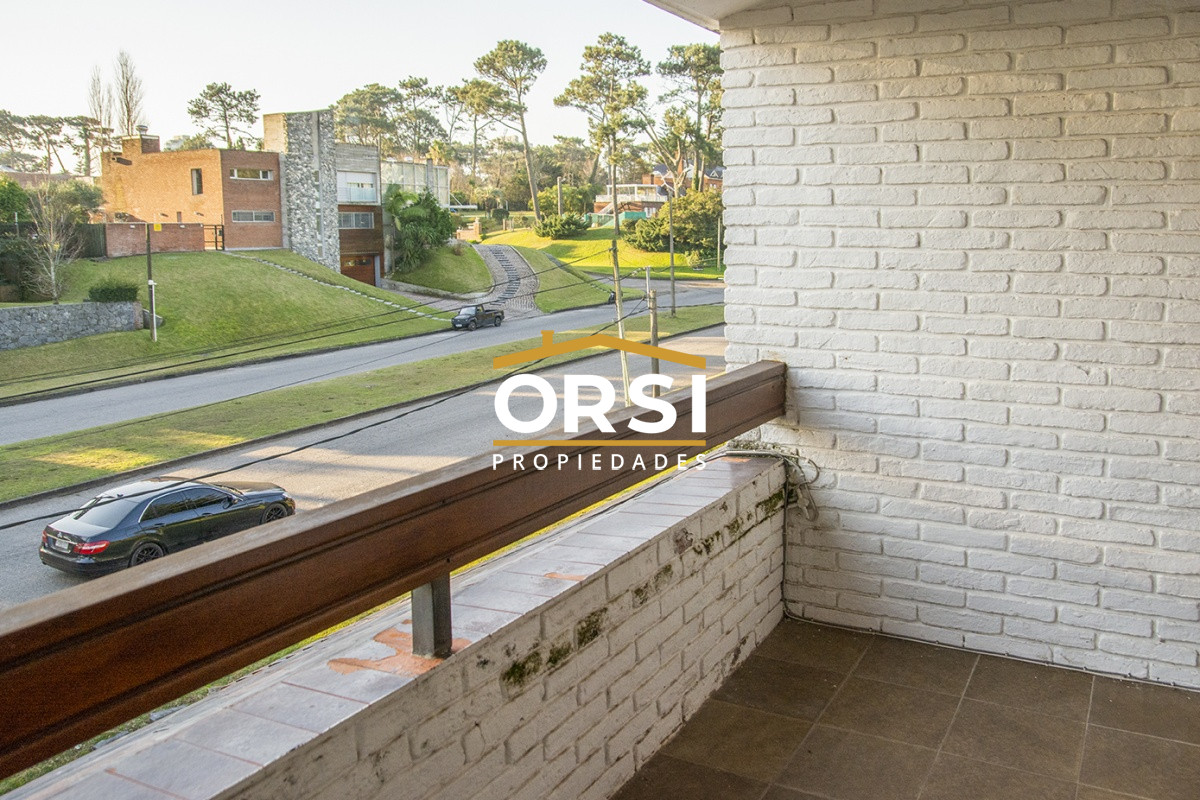 Casa ID.94 - Casa a la venta en playa mansa Punta Del Este, gran tamaño ubicada en zona privilegiada.