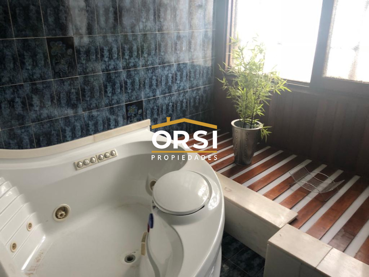Casa ID.98 - Muy buena propiedad en venta, 5 dormitorios en barrio Cantegril, Punta del Este 