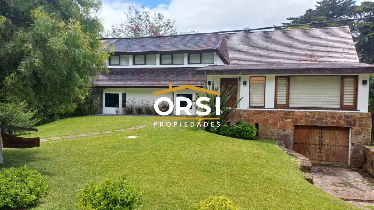 Casa ID.100 - Vende gran casa para vivir todo el año, de 3 dormitorios en Punta del Este 
