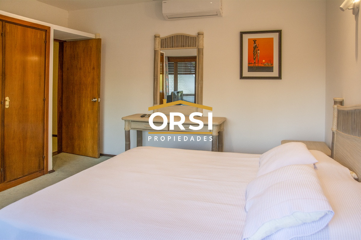 Casa ID.94 - Casa a la venta en playa mansa Punta Del Este, gran tamaño ubicada en zona privilegiada.