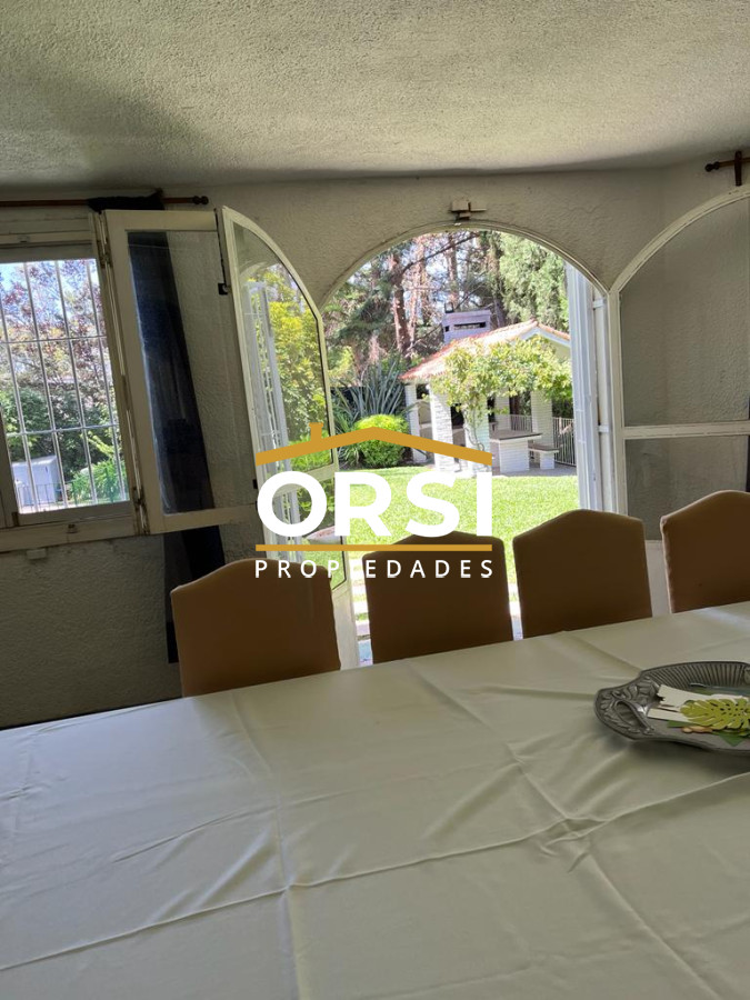 Casa ID.96 - Gran casa estilo tradicional de 4 dormitorios en venta en Playa Mansa