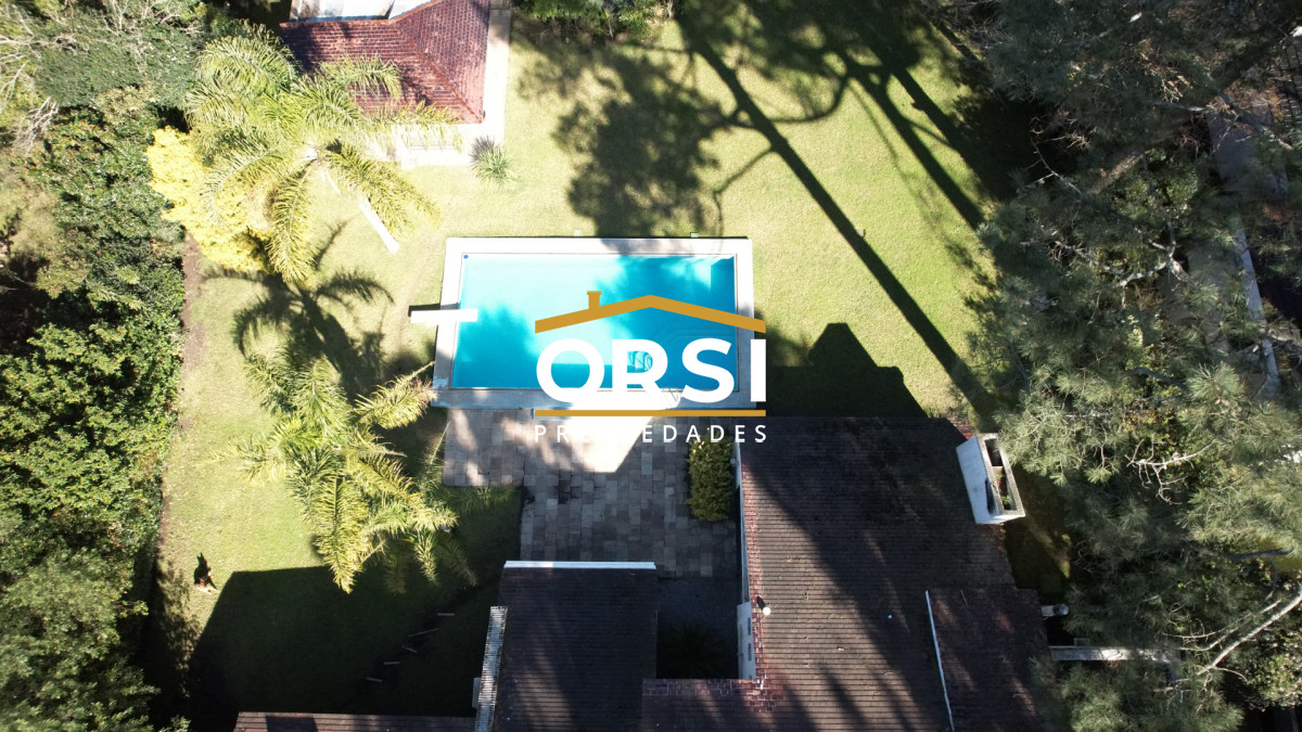 Casa ID.98 - Muy buena propiedad en venta, 5 dormitorios en barrio Cantegril, Punta del Este 