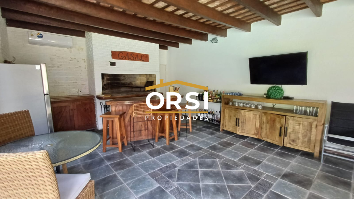 Casa ID.100 - Vende gran casa para vivir todo el año, de 3 dormitorios en Punta del Este 