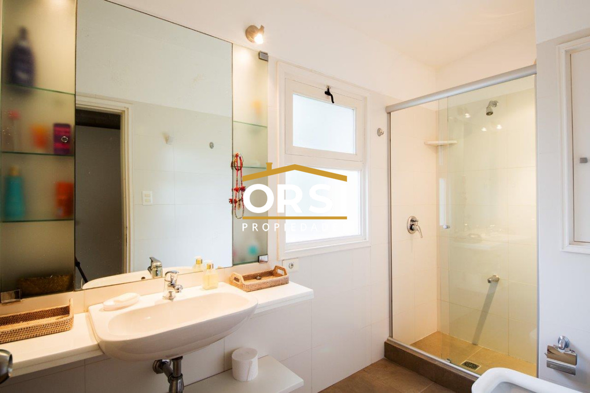 Casa ID.97 - Vende casa en excelente zona, de 5 dormitorios en Brava Punta del Este 