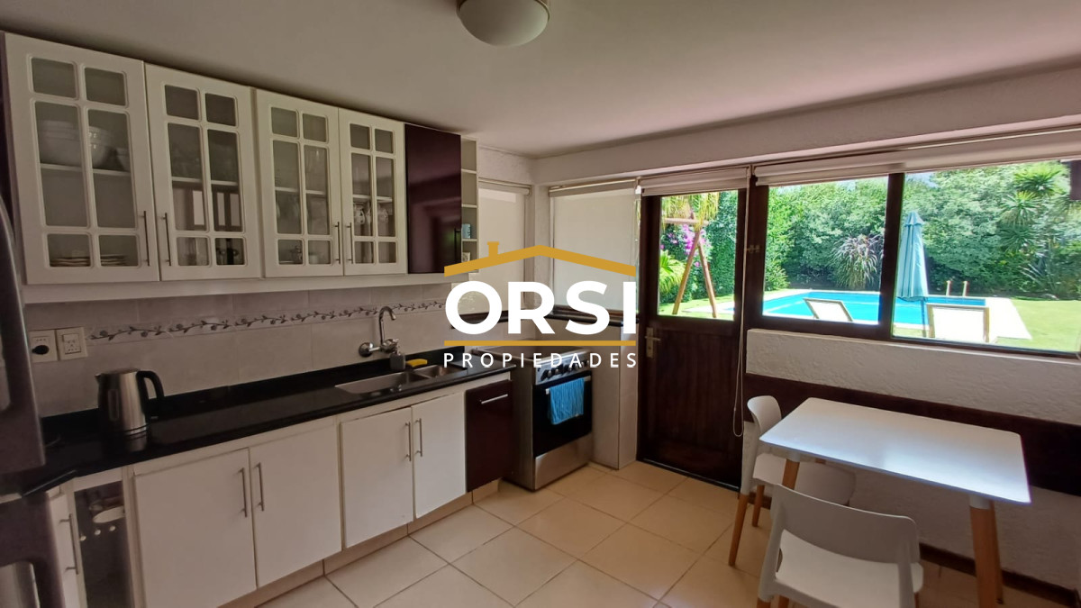 Casa ID.100 - Vende gran casa para vivir todo el año, de 3 dormitorios en Punta del Este 