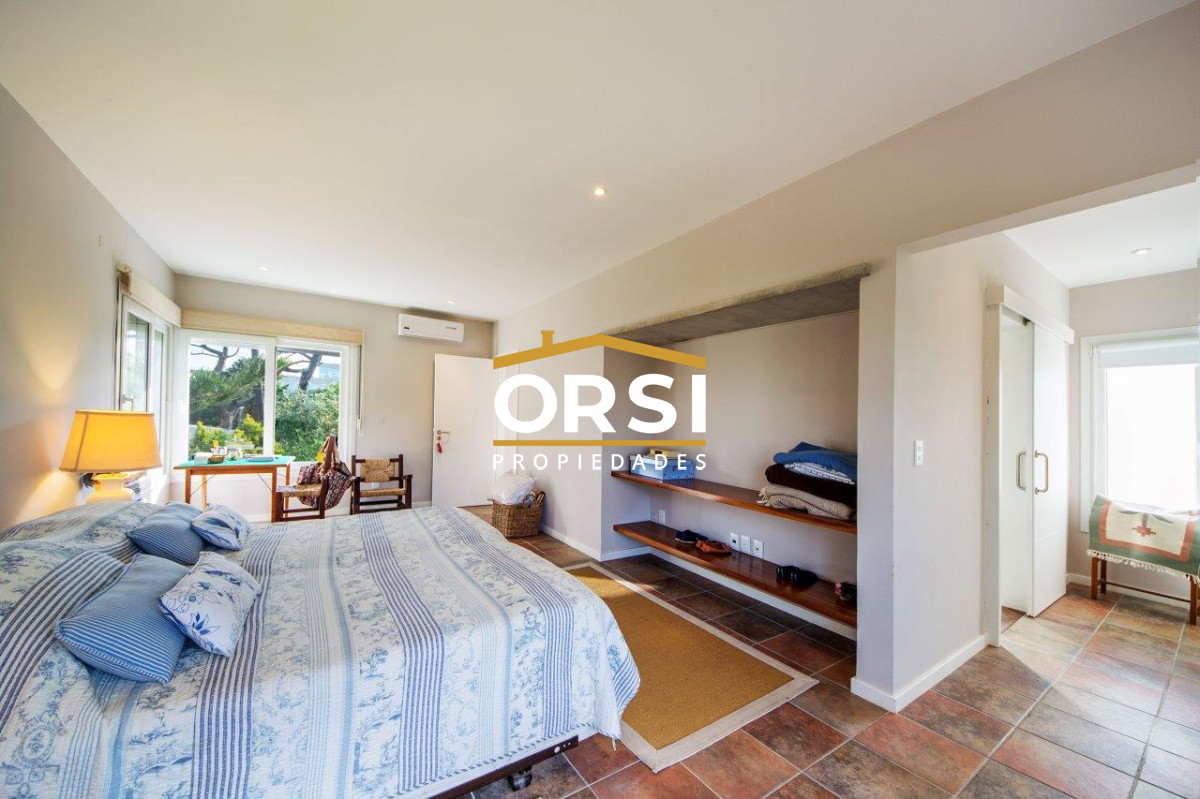 Casa ID.97 - Vende casa en excelente zona, de 5 dormitorios en Brava Punta del Este 