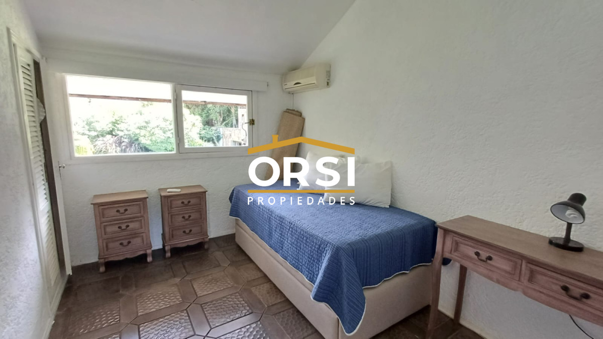 Casa ID.100 - Vende gran casa para vivir todo el año, de 3 dormitorios en Punta del Este 