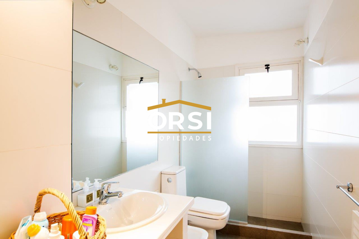 Casa ID.97 - Vende casa en excelente zona, de 5 dormitorios en Brava Punta del Este 