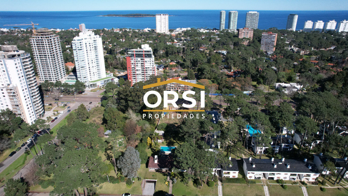 Casa ID.98 - Muy buena propiedad en venta, 5 dormitorios en barrio Cantegril, Punta del Este 