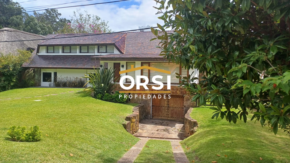 Casa ID.100 - Vende gran casa para vivir todo el año, de 3 dormitorios en Punta del Este 
