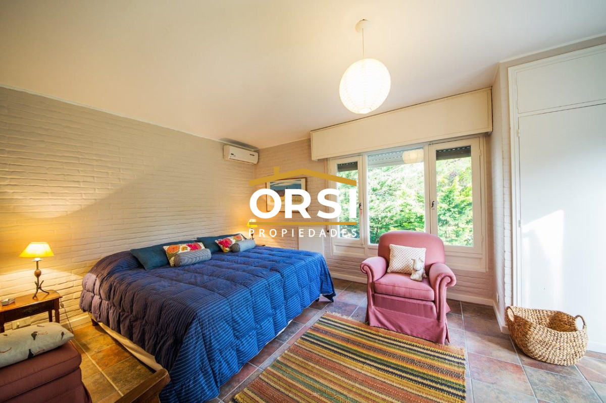 Casa ID.97 - Vende casa en excelente zona, de 5 dormitorios en Brava Punta del Este 