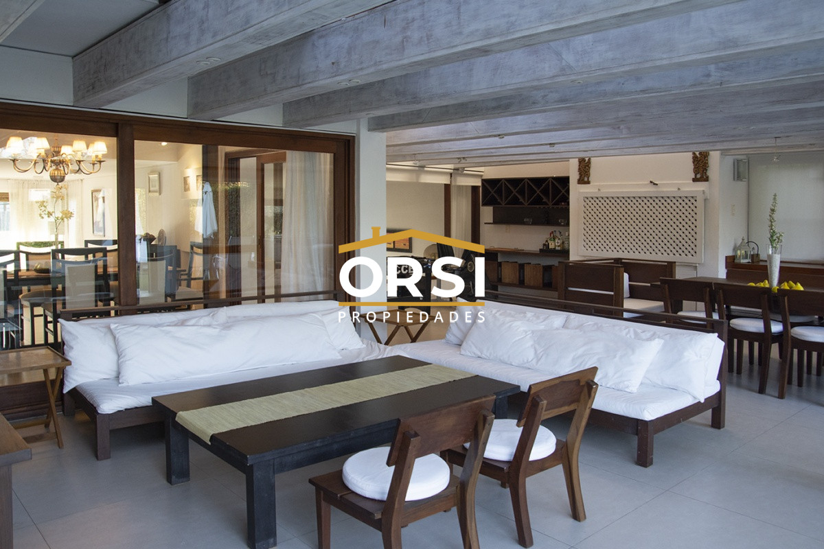 Casa ID.94 - Casa a la venta en playa mansa Punta Del Este, gran tamaño ubicada en zona privilegiada.