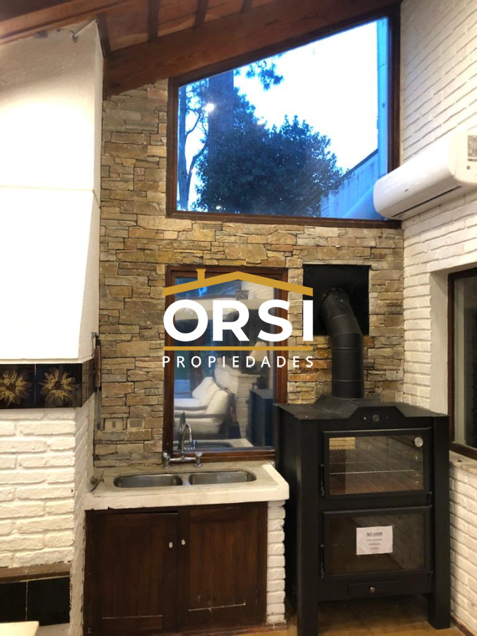 Casa ID.98 - Muy buena propiedad en venta, 5 dormitorios en barrio Cantegril, Punta del Este 