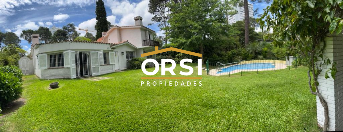 Casa ID.96 - Gran casa estilo tradicional de 4 dormitorios en venta en Playa Mansa