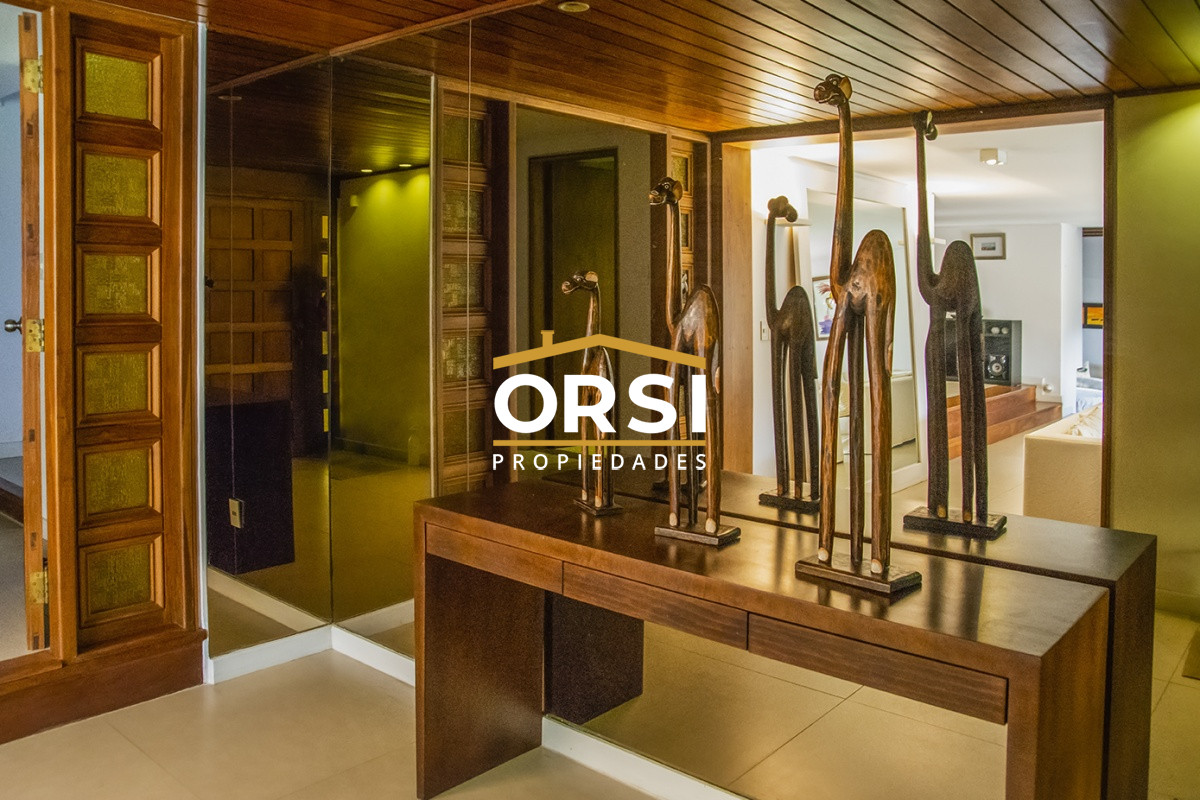 Casa ID.94 - Casa a la venta en playa mansa Punta Del Este, gran tamaño ubicada en zona privilegiada.