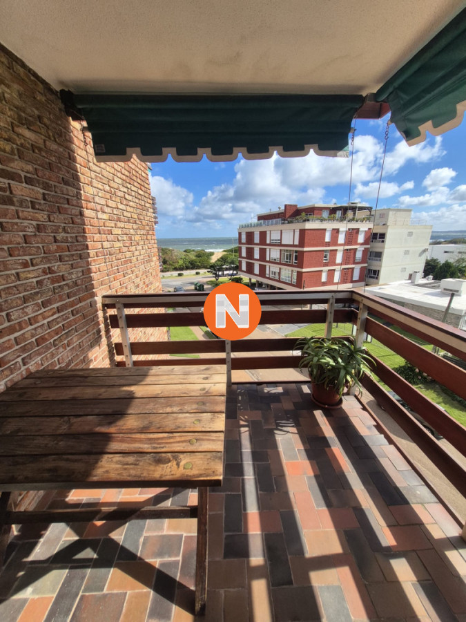 Apartamento Ref.225417 - Apartamento en venta 2 dormitorios en Punta del Este. Primera línea mansa