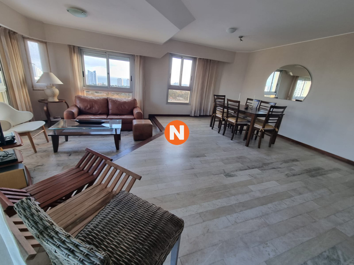 Apartamento Ref.224961 - Vende espectacular apartamento de 3 dormitorios en Punta del Este