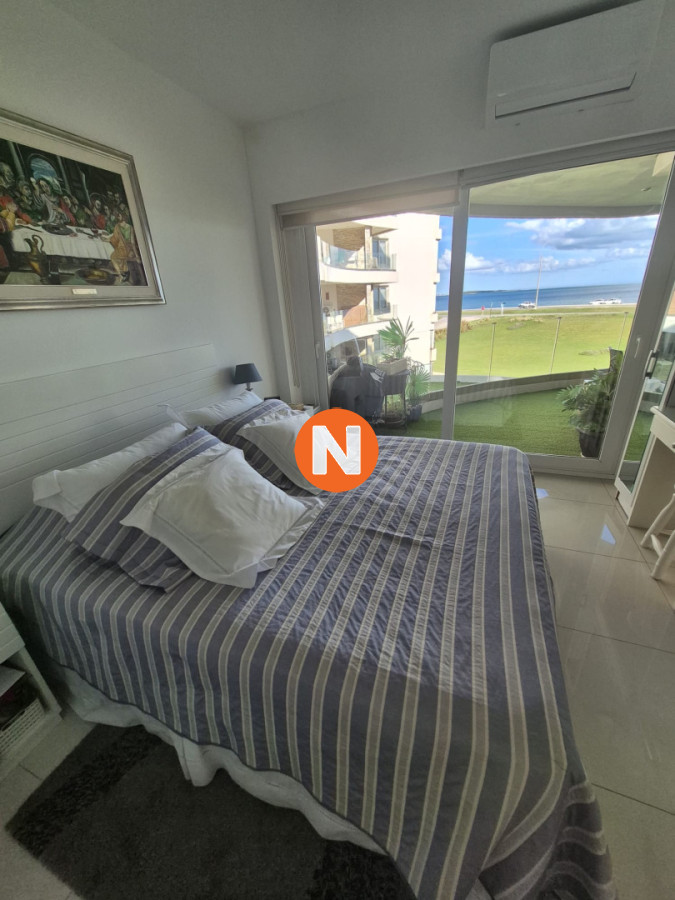 Apartamento Ref.225086 - Apartamento en venta primera linea Playa Mansa Punta del Este 2 dormitorios