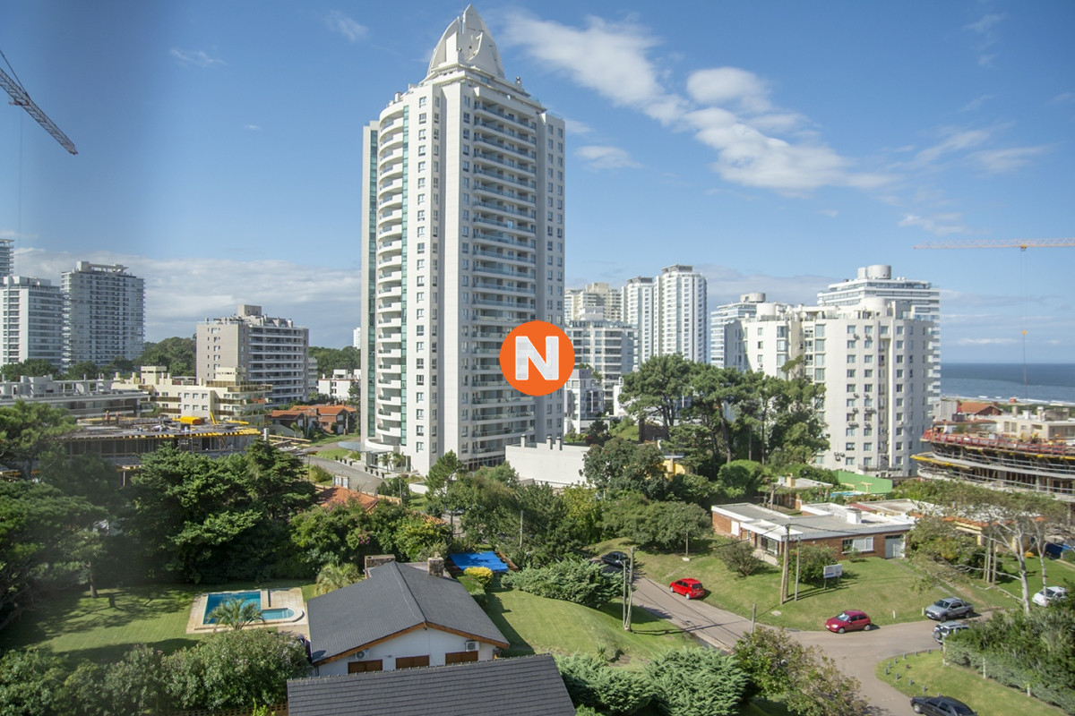 Apartamento Ref.222886 - Apartamento en venta en Torre esmeralda de 3 dormitorios , en Punta del Este