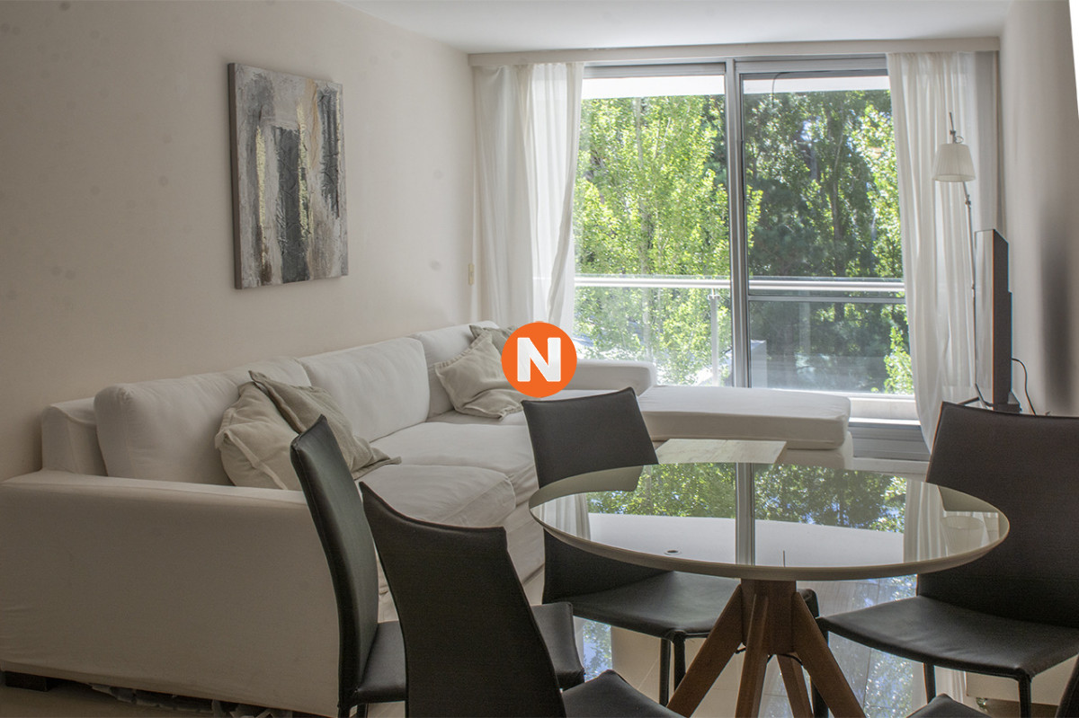 Apartamento Ref.225068 - Apartamento en Venta de 2 dormitorios en Punta del Este Sobre Roosevelt