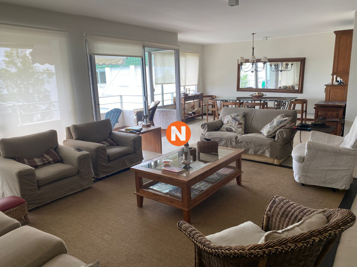 Apartamento Ref.225328 - En venta Departamento de 3 dormitorios acogedor con 2 Terrazas en Punta del Este 