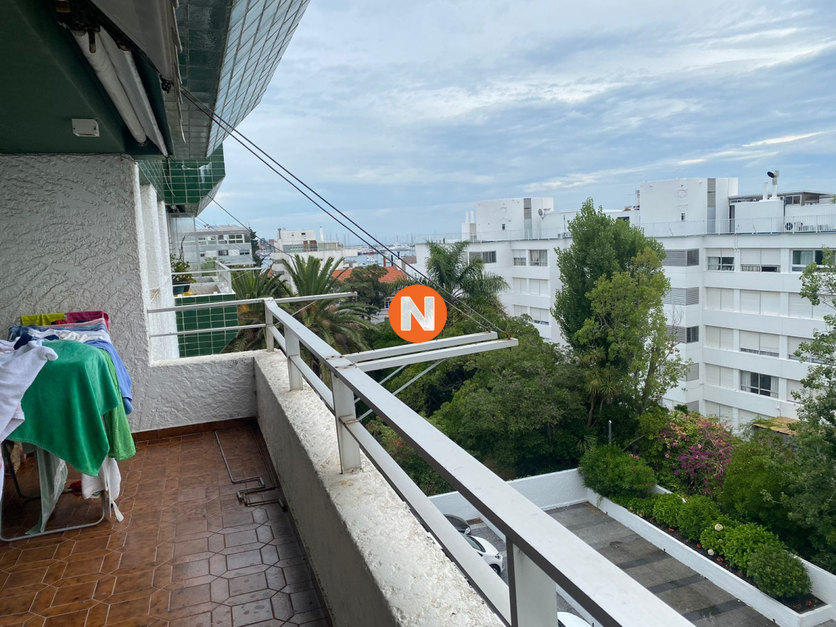 Apartamento Ref.225328 - En venta Departamento de 3 dormitorios acogedor con 2 Terrazas en Punta del Este 