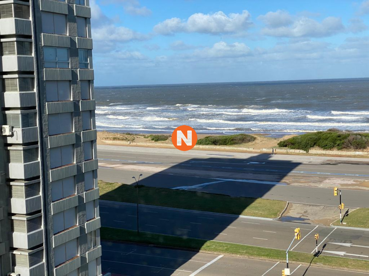 Apartamento Ref.224885 - Vende Apartamento de 3 dormitorios en Brava, Excelente edificio.