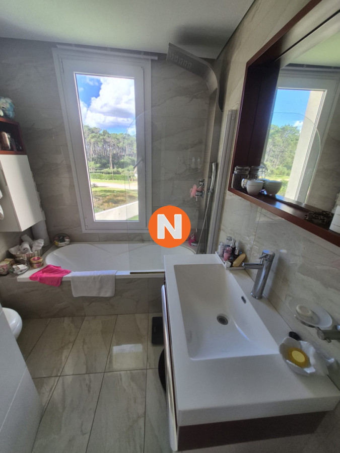 Apartamento Ref.225086 - Apartamento en venta primera linea Playa Mansa Punta del Este 2 dormitorios