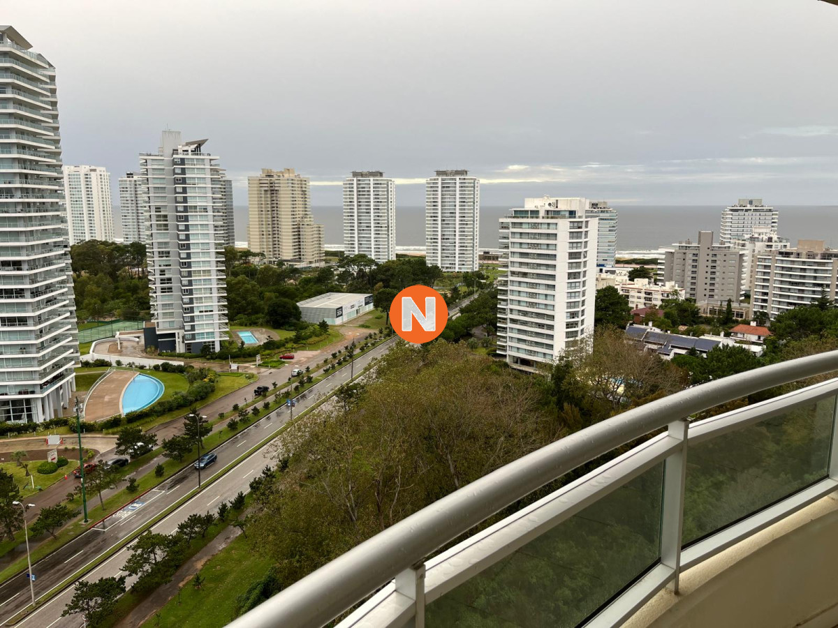Apartamento Ref.222827 - Apartamento en Venta de 3 dormitorios a Cuadras del Mar , Punta del este