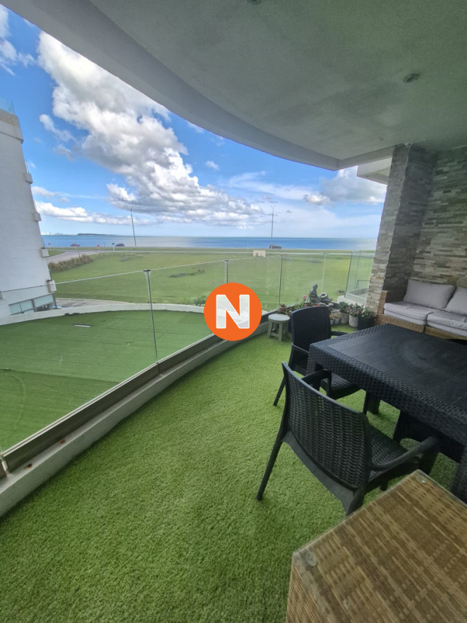 Apartamento Ref.225086 - Apartamento en venta primera linea Playa Mansa Punta del Este 2 dormitorios