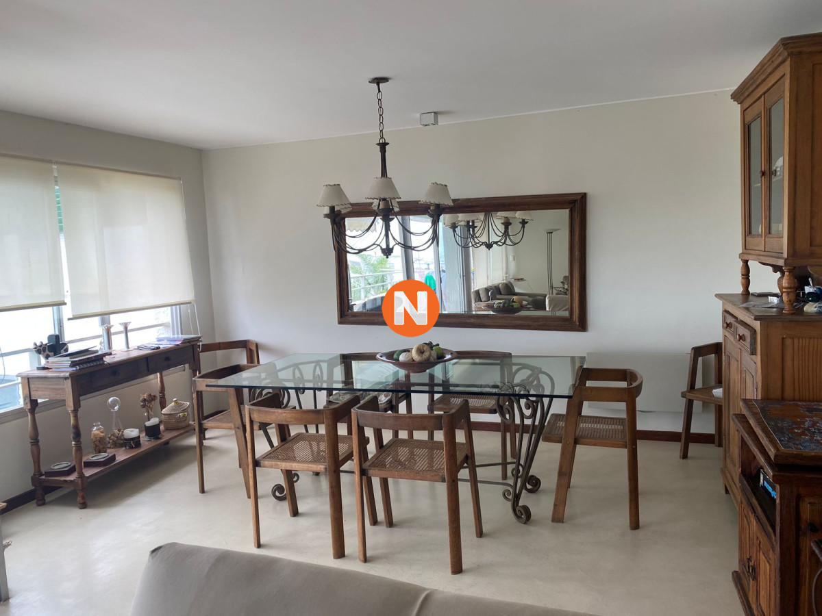 Apartamento Ref.225328 - En venta Departamento de 3 dormitorios acogedor con 2 Terrazas en Punta del Este 