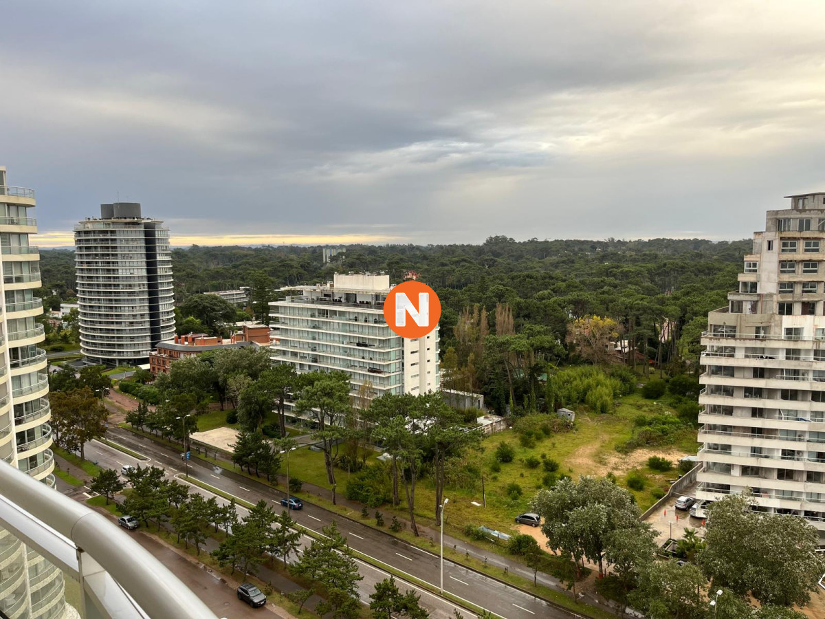 Apartamento Ref.222827 - Apartamento en Venta de 3 dormitorios a Cuadras del Mar , Punta del este
