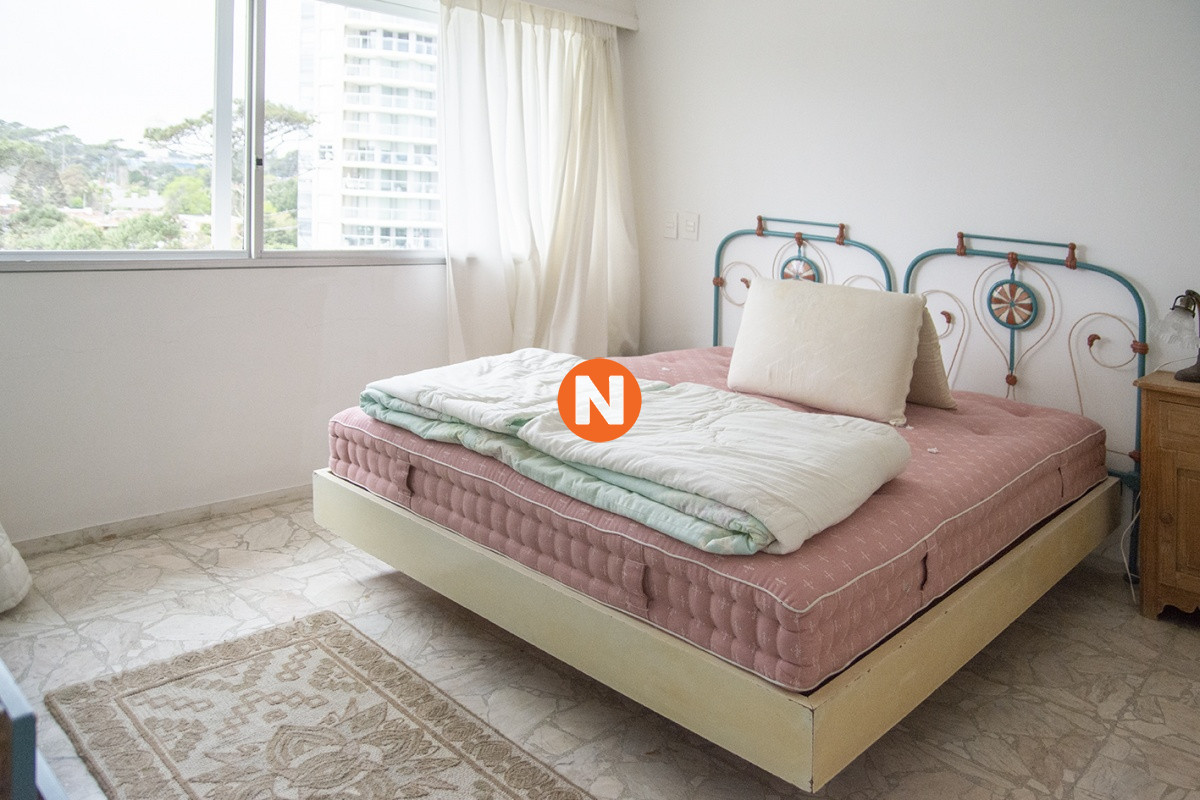 Apartamento Ref.225343 - Departamento de 3 dormitorios en venta frente al mar, torre emblematica