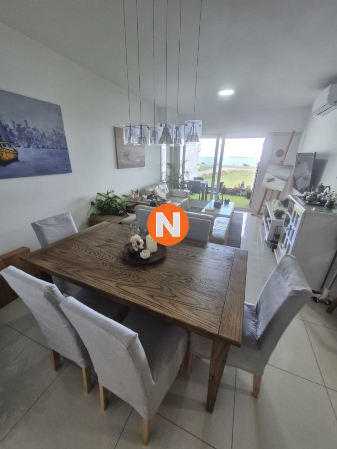 Apartamento Ref.225086 - Apartamento en venta primera linea Playa Mansa Punta del Este 2 dormitorios