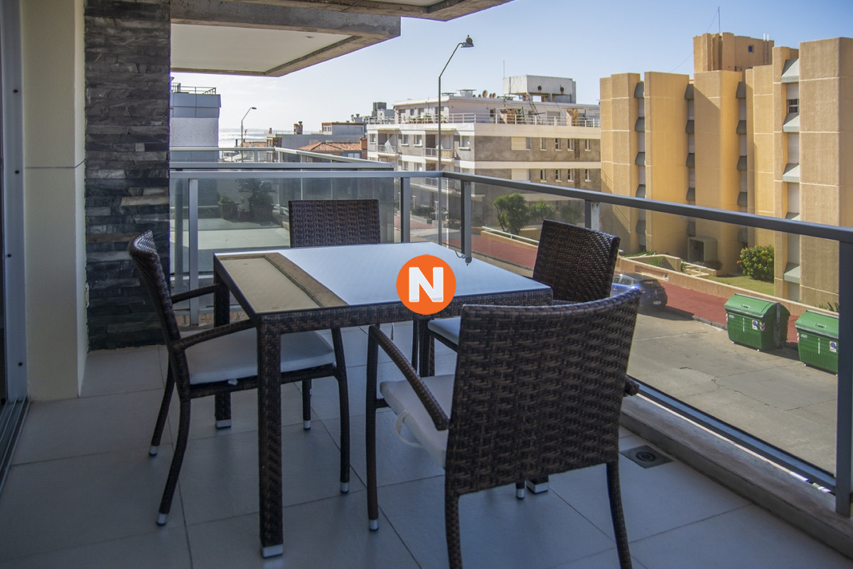 Apartamento Ref.225333 - Departamento de 3 dormitorios con parrillero en venta, edificio nuevo en la Peninsula.