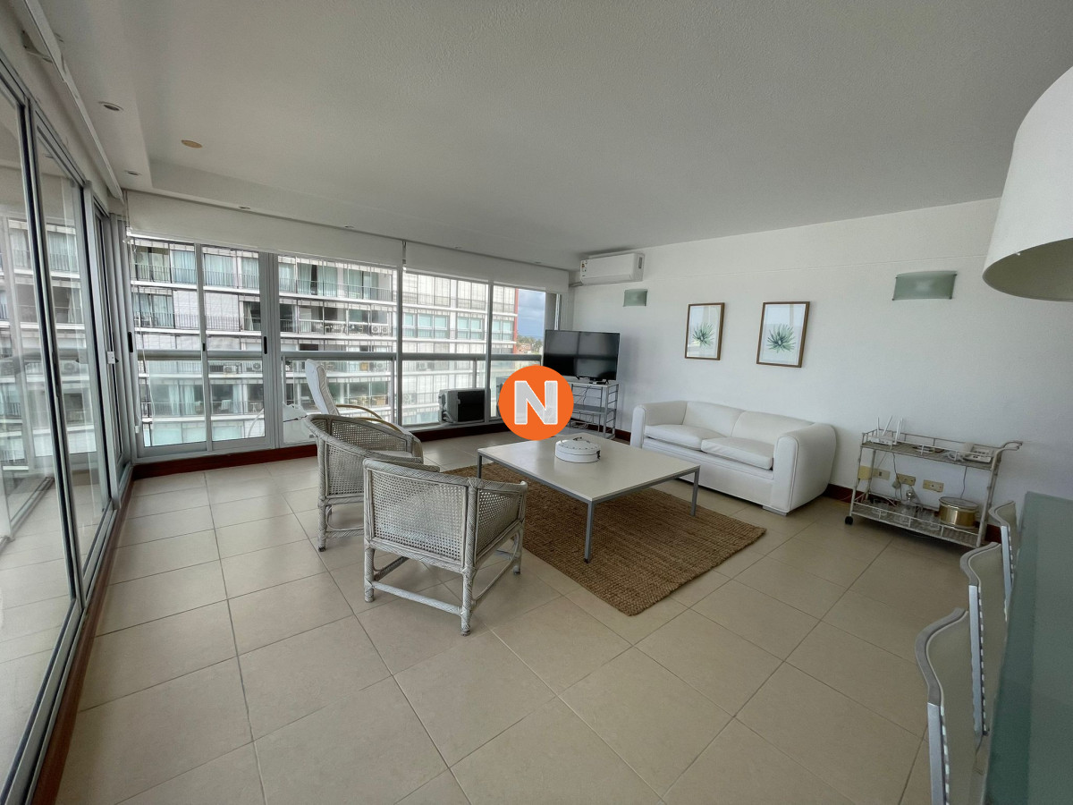 Apartamento Ref.224888 - Apartamento de 2 dormitorios con vista al mar en venta en Peninsula.
