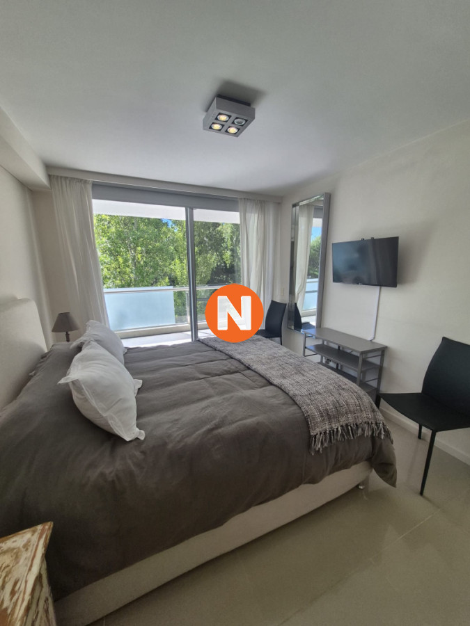 Apartamento Ref.225068 - Apartamento en Venta de 2 dormitorios en Punta del Este Sobre Roosevelt