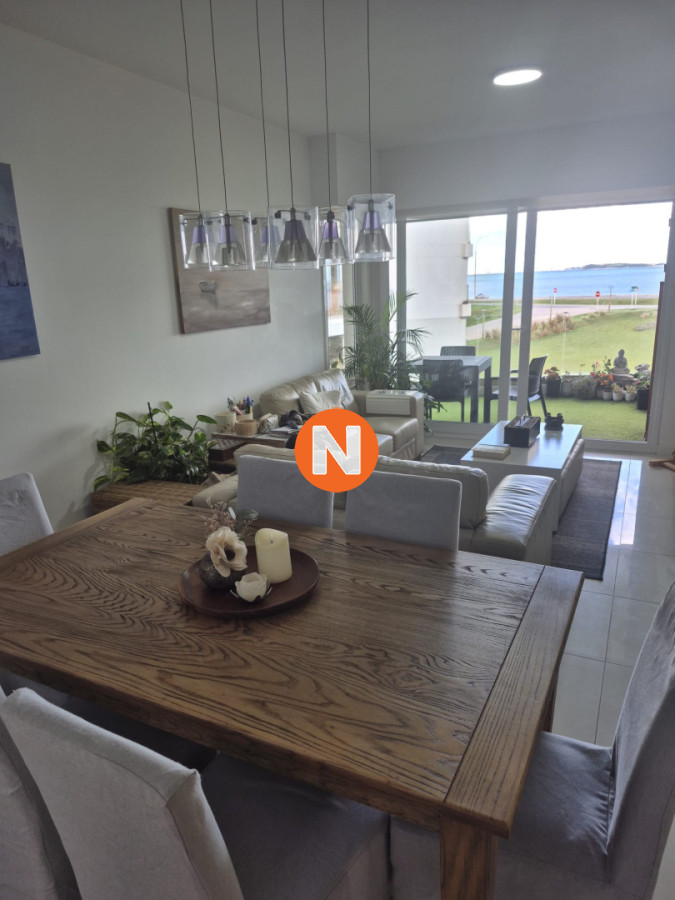 Apartamento Ref.225086 - Apartamento en venta primera linea Playa Mansa Punta del Este 2 dormitorios