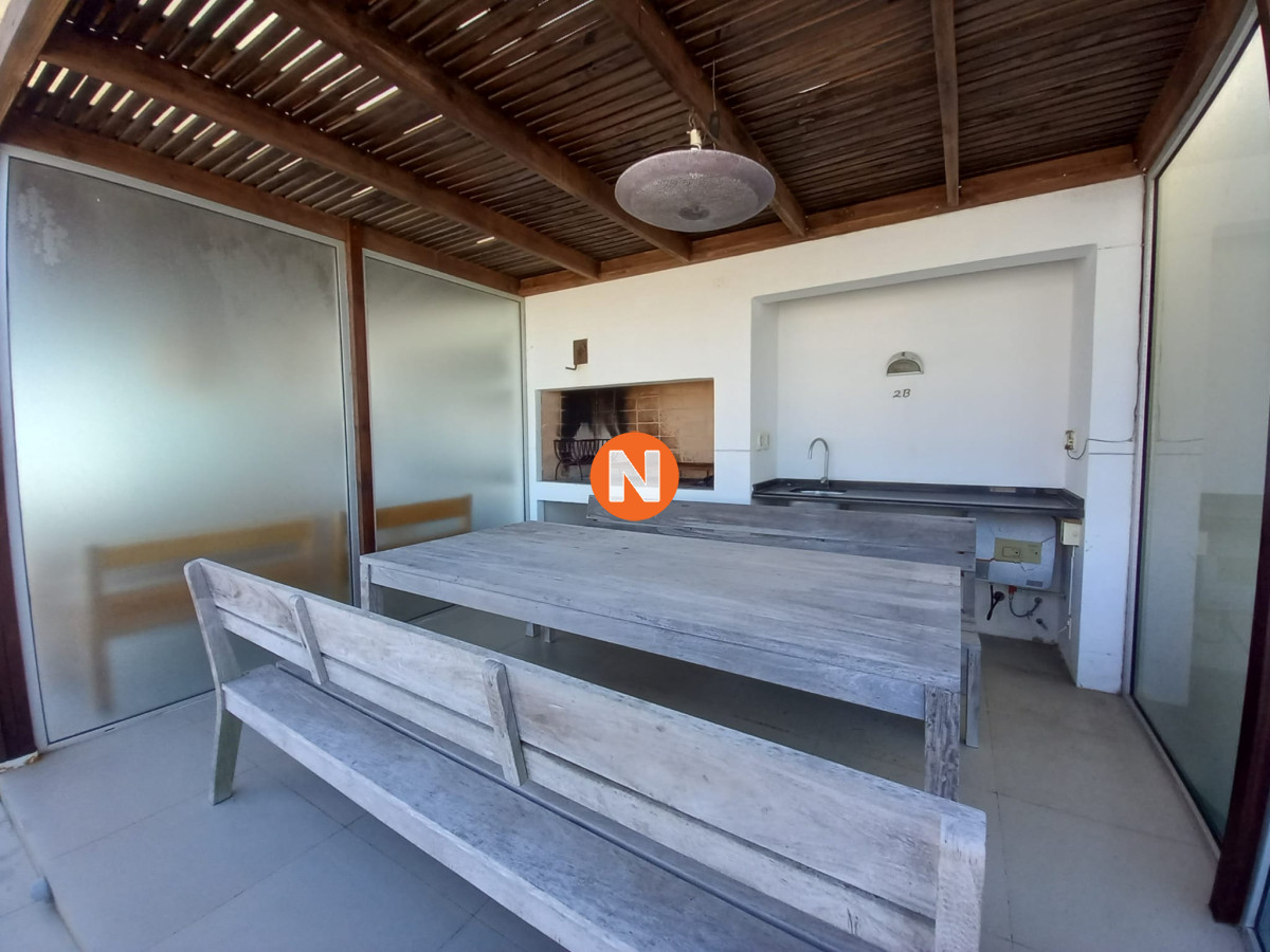 Apartamento Ref.225333 - Departamento de 3 dormitorios con parrillero en venta, edificio nuevo en la Peninsula.