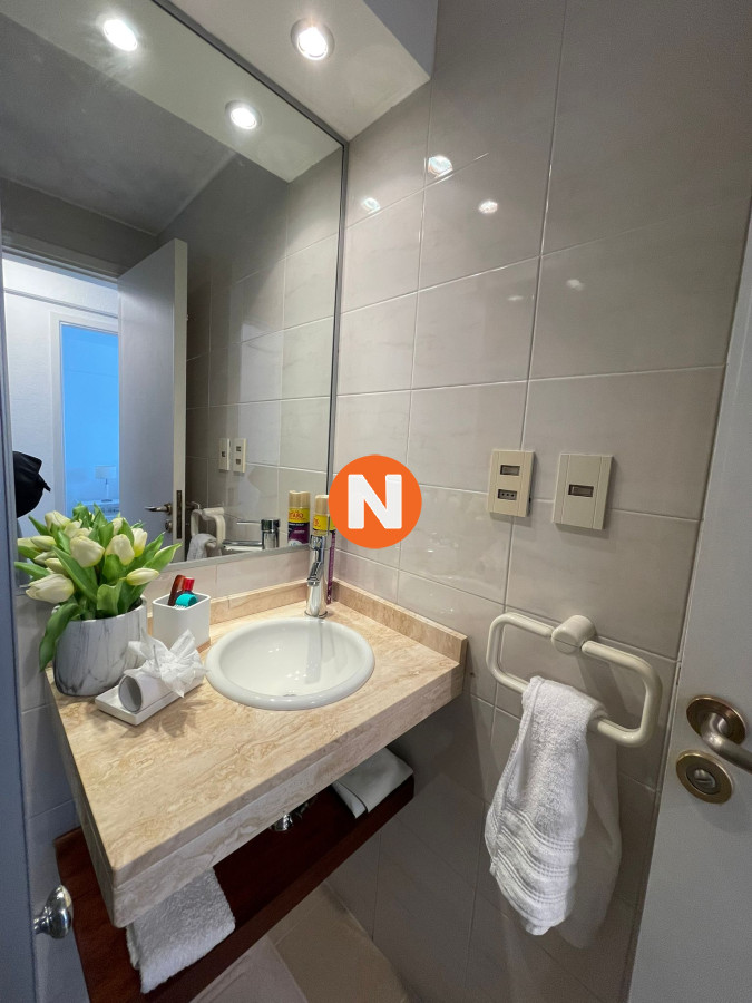 Apartamento Ref.224888 - Apartamento de 2 dormitorios con vista al mar en venta en Peninsula.