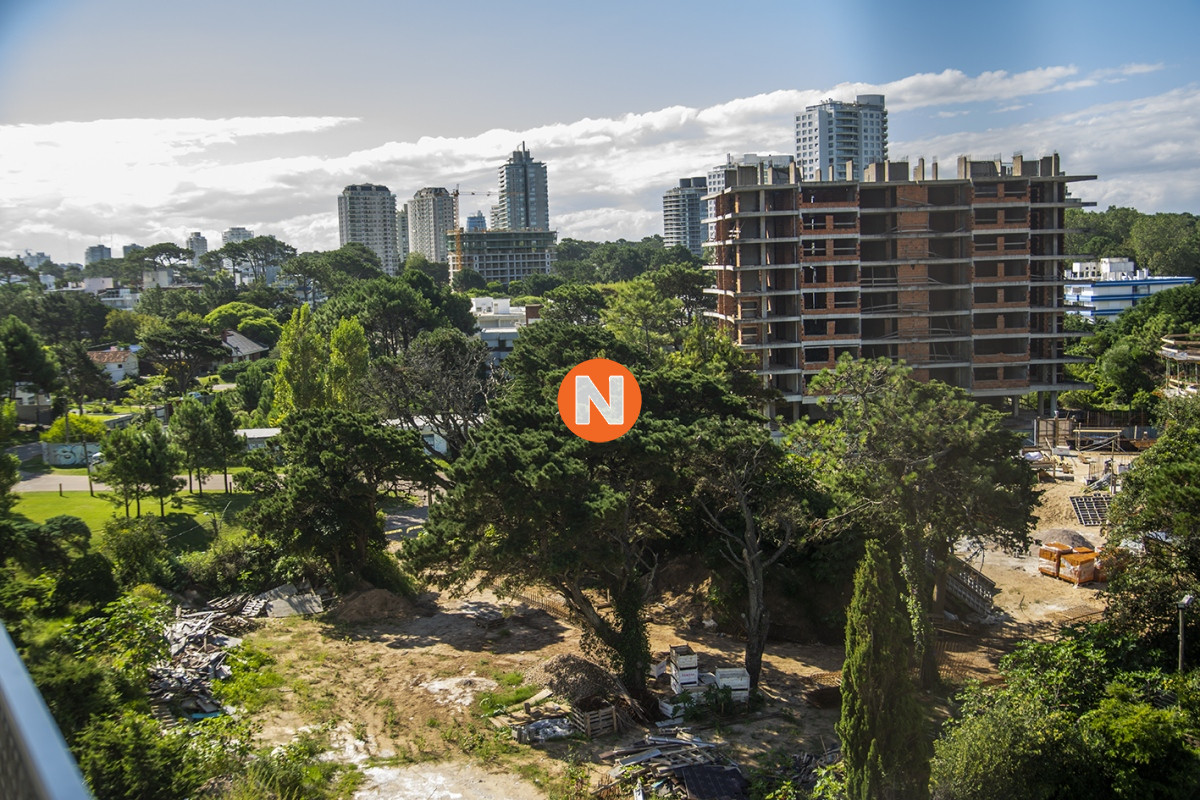 Apartamento Ref.222886 - Apartamento en venta en Torre esmeralda de 3 dormitorios , en Punta del Este