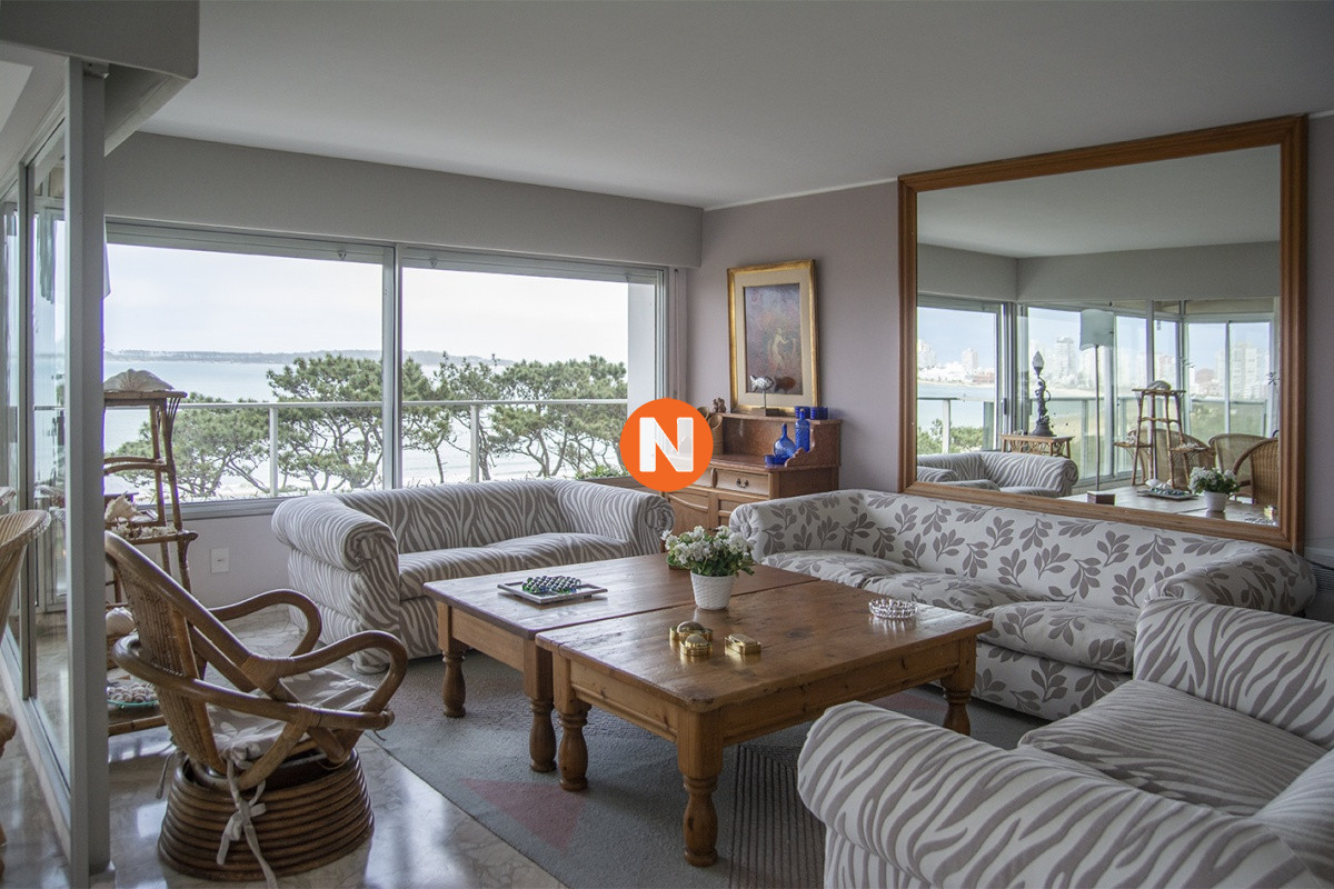 Apartamento Ref.225343 - Departamento de 3 dormitorios en venta frente al mar, torre emblematica