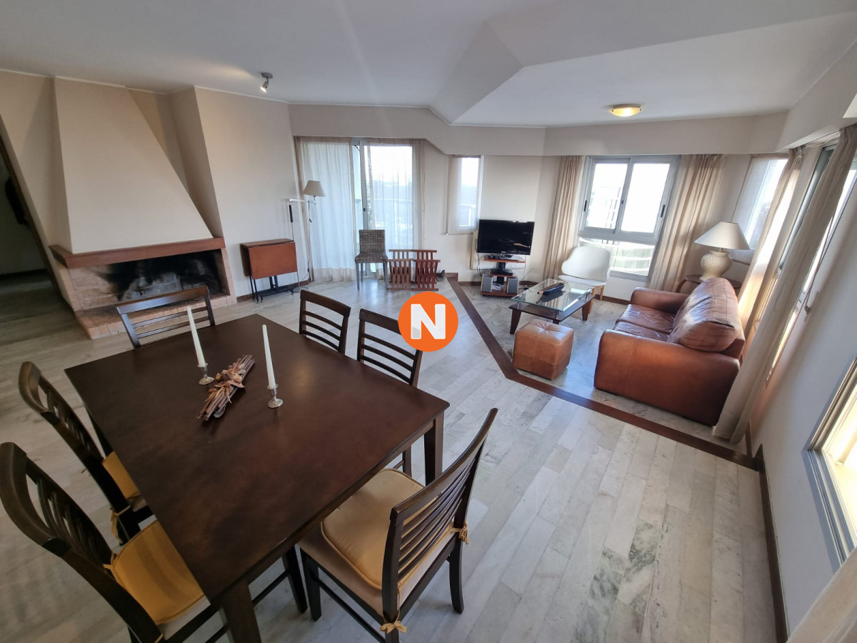 Apartamento Ref.224961 - Vende espectacular apartamento de 3 dormitorios en Punta del Este